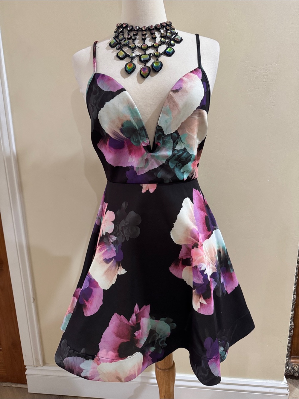 Forever 21 Black Floral V-Neck Spaghetti Strap Mini Dress